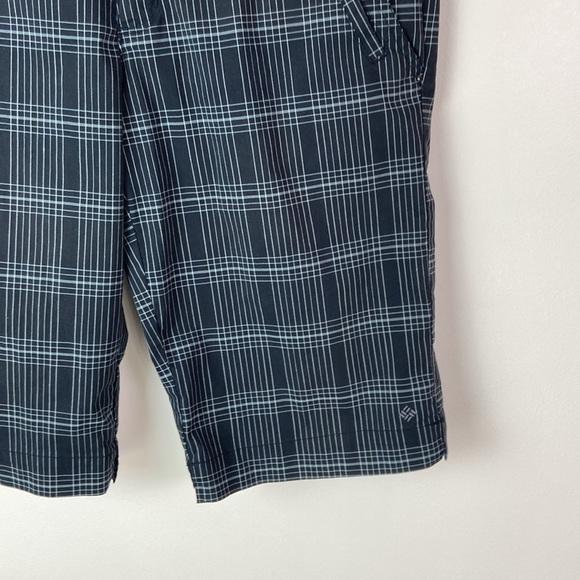 ✨3/$25✨ Columbia Black & Grey Bermuda Shorts - 10 - Picture 3 of 7